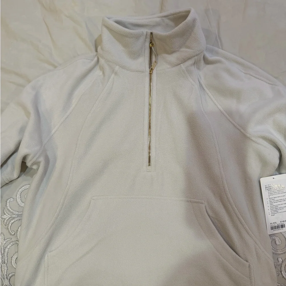 Scuba Tumbled Fleece Funnel-
Neck Half Zip
Colour Bone/Gold
Size XL/XXL - Picture 5 of 10
